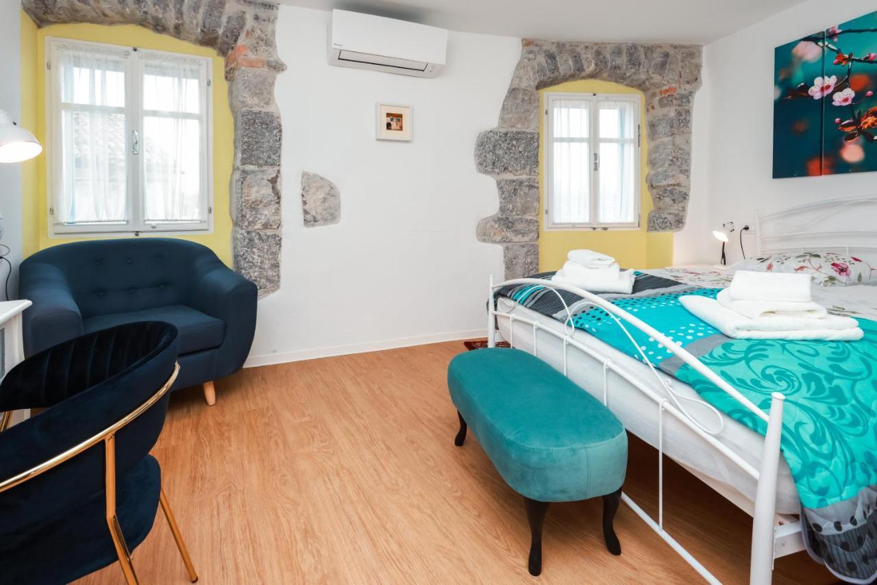Apartmani Nad Voltun 카스타브 외부 사진