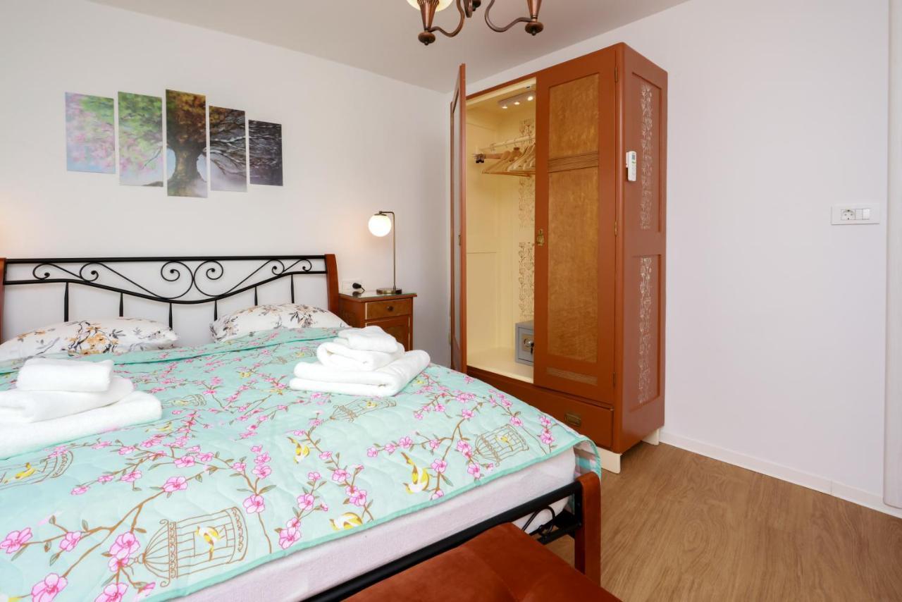 Apartmani Nad Voltun 카스타브 외부 사진