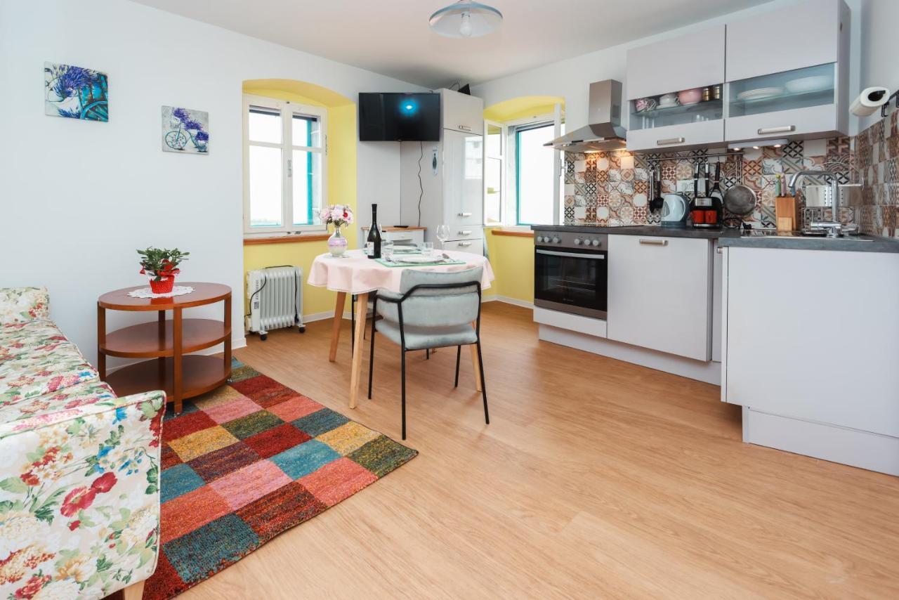 Apartmani Nad Voltun 카스타브 외부 사진