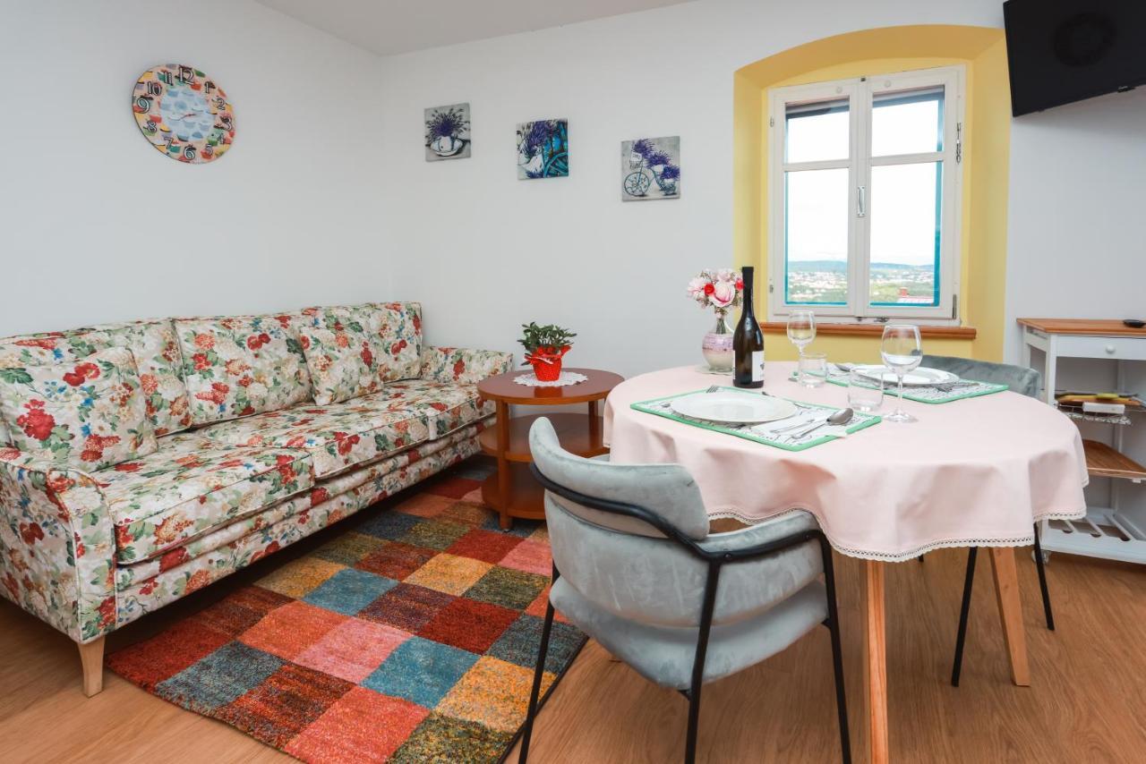 Apartmani Nad Voltun 카스타브 외부 사진
